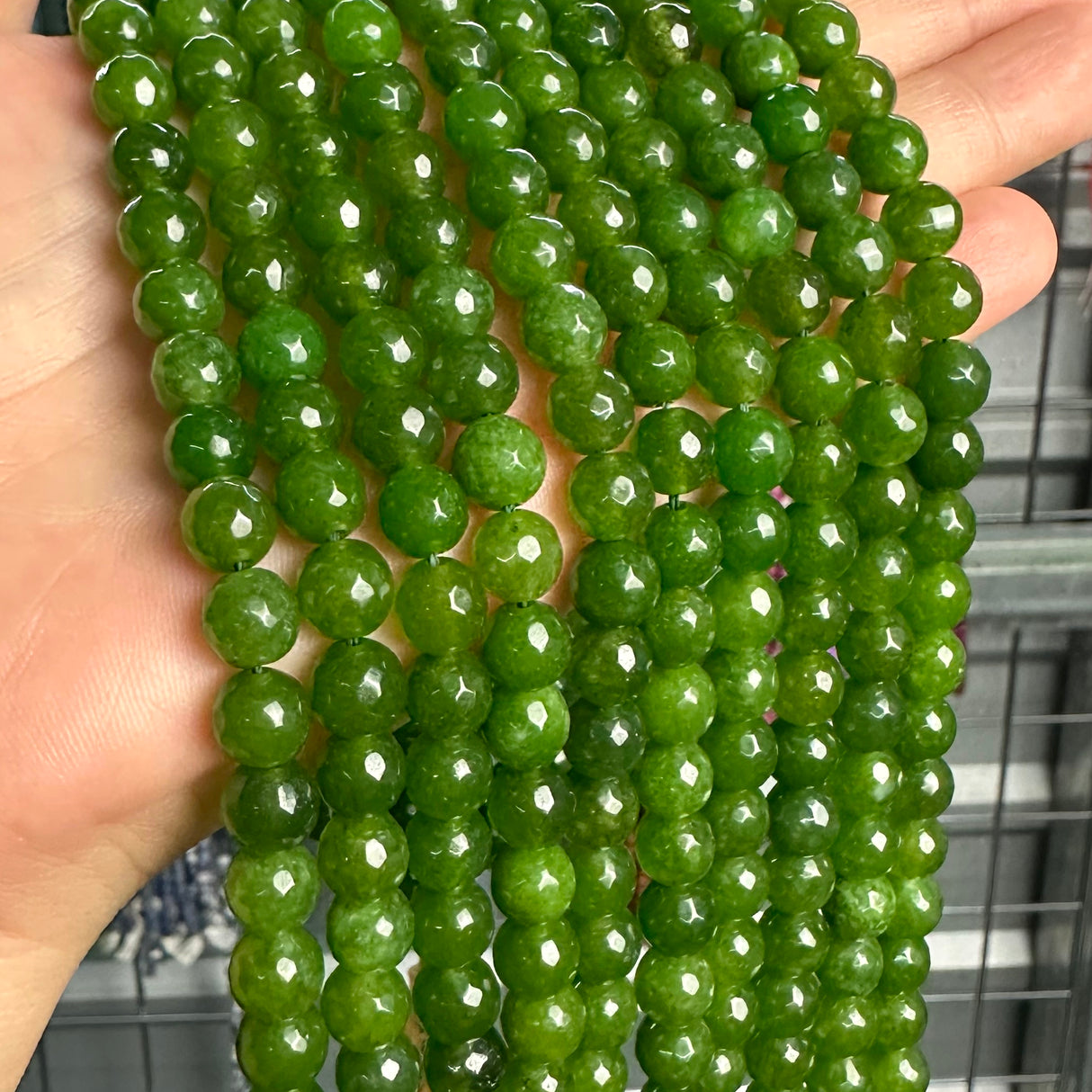 8mm pine green candy jade (quartz) - round- faceted (dyed)